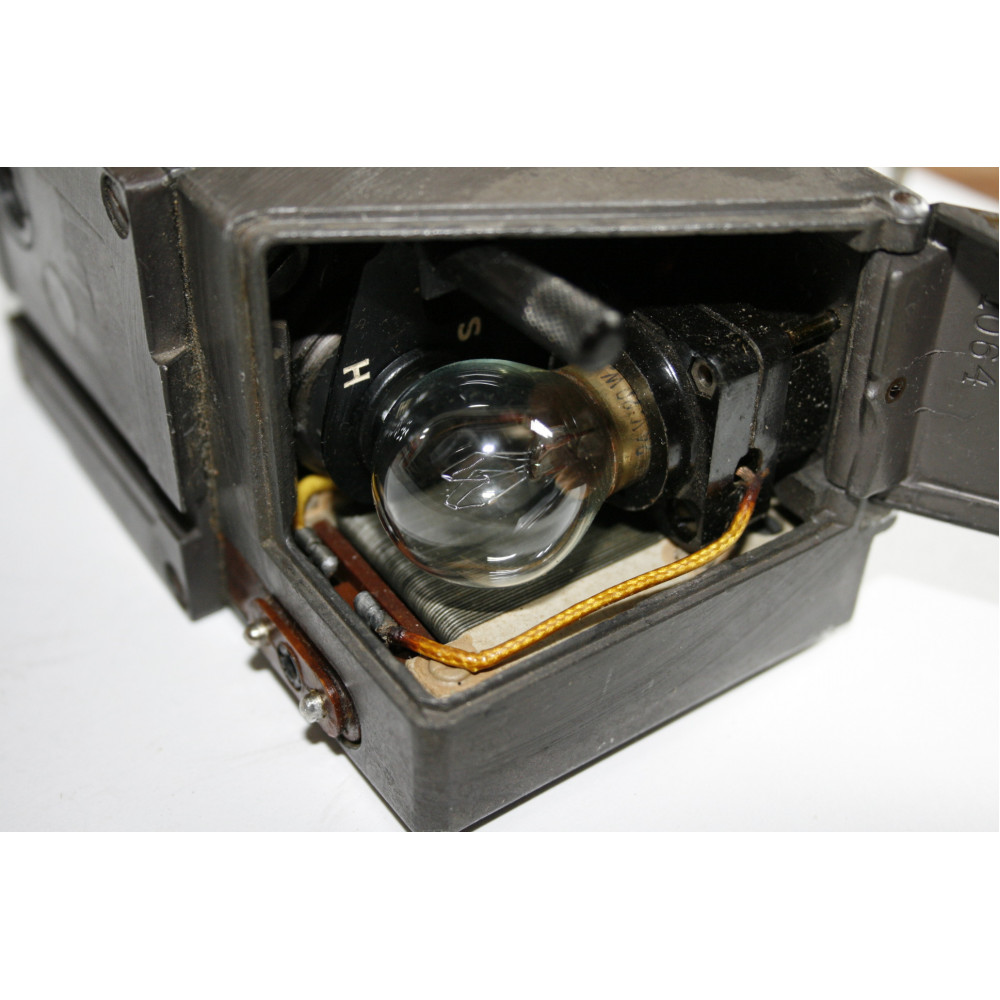 Original Revi 16 B Fl. 52955 one glass version gunsight. Complete with